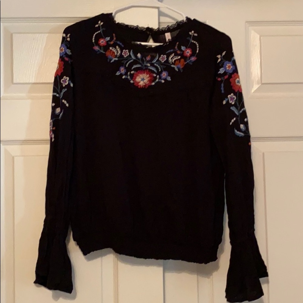 Bohemian embroidered bell-sleeve blouse